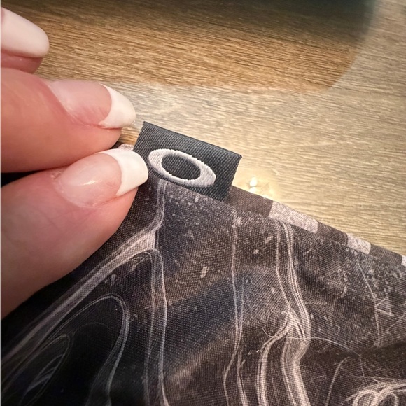 Oakley Black Embossed Case with Patterned Pouch - Picture 8 of 8